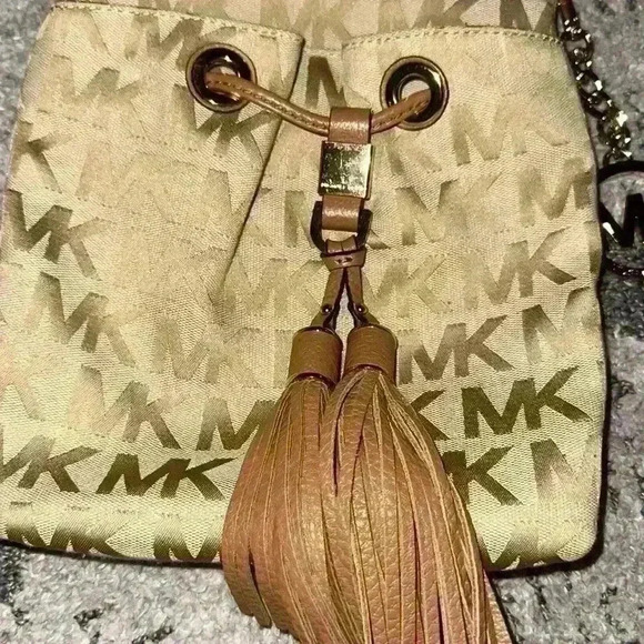 Michael Kors | Signature MK Tan/Gold color Crossbody with Tassel - Picture 2 of 7